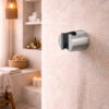 ATTACCO MURO DOCCINO LEVANTE INOX Ambientata 100x100