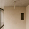 BRACCIO DOCCIA SOFFITTO LEVANTE CORTO INOX Ambientata 100x100