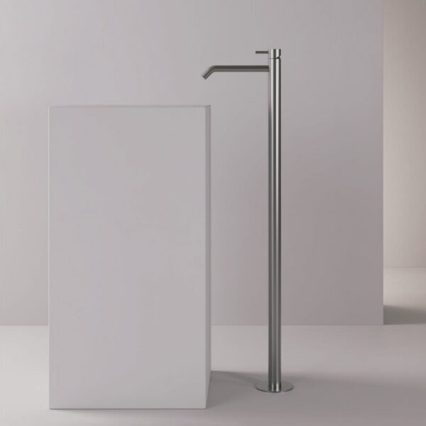 Freestanding Sink and Bathtub Faucet