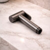 SHATTAF BIDET LEVANTE CANNA FUCILE Ambientata 1 100x100